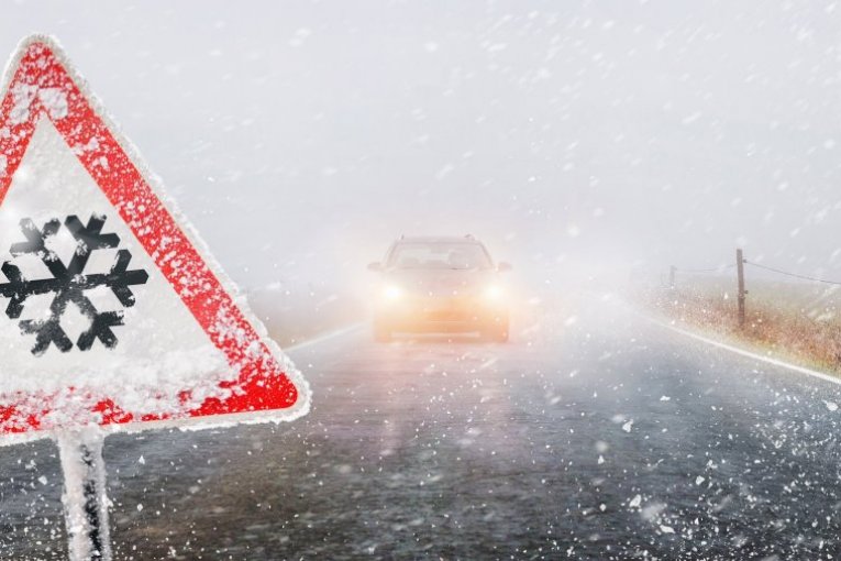 Srbija pod naletom snega i kiše! Putari u stanju pune pripravnosti, vozači, OPREZ! Ne krećite nigde bez jedne stvari!