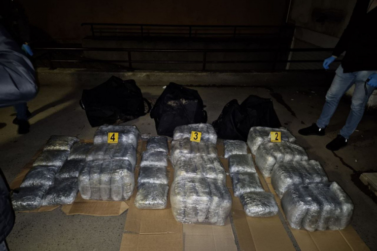 pali mladi dileri, zaplenjeno 80 kg marihuane!