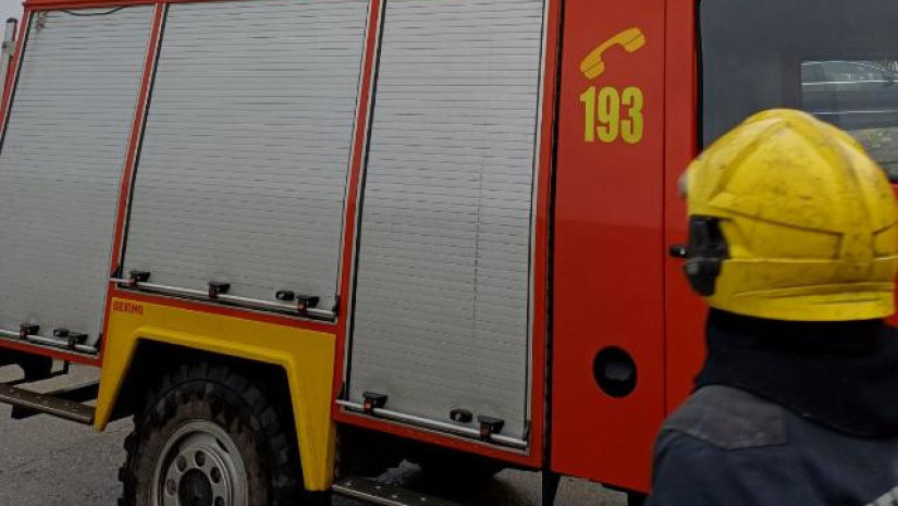 Požar u stolarskoj radionici u Čačku, vatrogasci na licu mesta