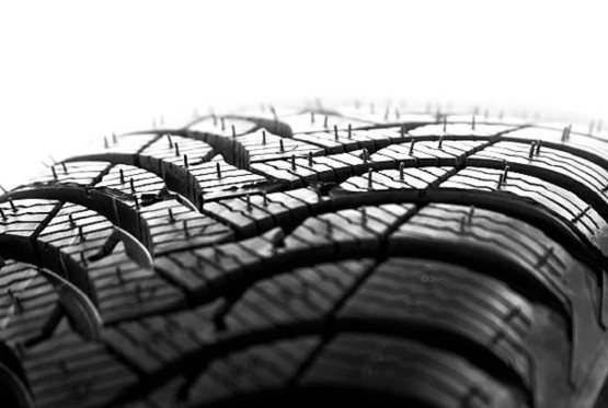 Zašto vozači spaljuju "dlačice" na novim gumama?