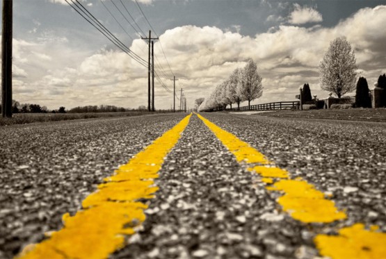 Kamion koji popravlja rupe na putu: Ima jednog šofera, sve spremno poslije 2 minuta