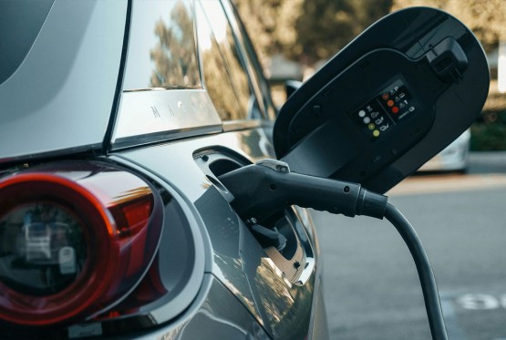 EU ponovo reguliše: Električni automobili mogu da ispuštaju zvukove V8 motora i van kabine