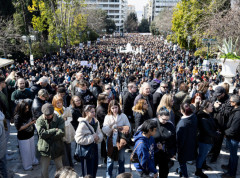 Zdravstveni radnici u Grčkoj štrajkuju i marširaju u Atini