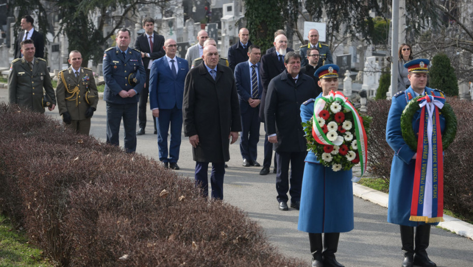 Gašić i ministar odbrane Italije Krozet položili vence na Novom groblju
