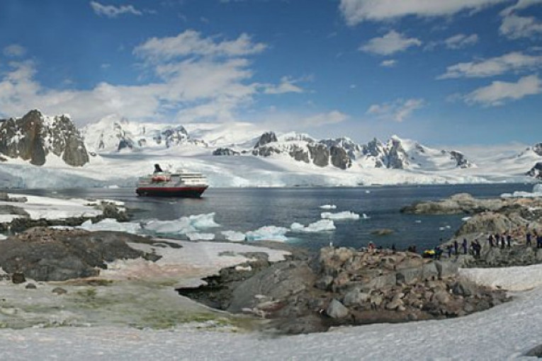 OTKRIVEN TAJNI KONTINENT! Nalazi se ispod leda, a evo šta tačno KRIJE! Naučnici ostali bez reči (FOTO, VIDEO)