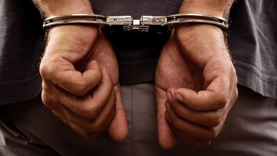 UNUK NOŽEM NASRNUO NA BAKU I DEKU: Vređao, pretio, pa napao oružjem najbliže