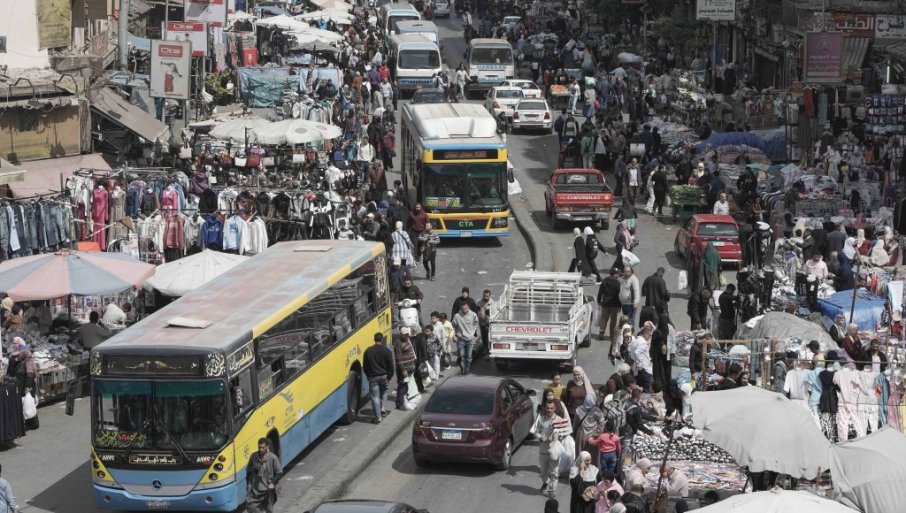 Vlada naredila zatvaranje prodavnica, tržnih centara i restorana