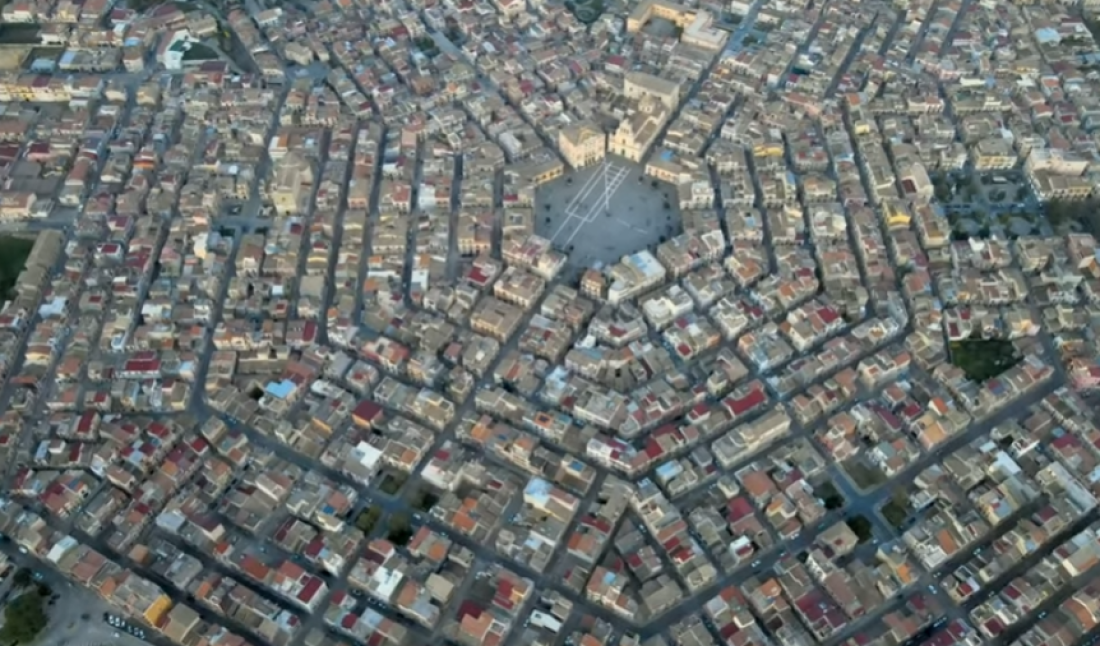 Grad Gramikele je savršen šestougaonik