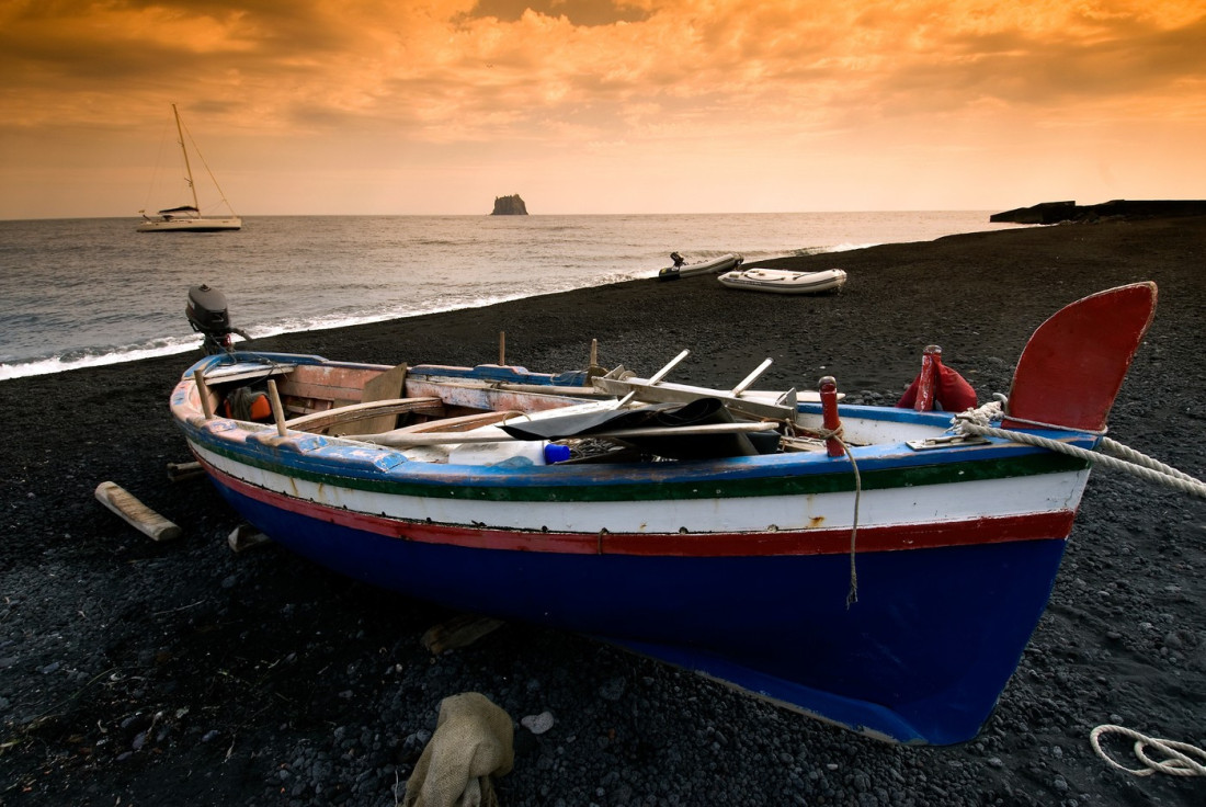 Najlepše plaže sa crnim peskom
