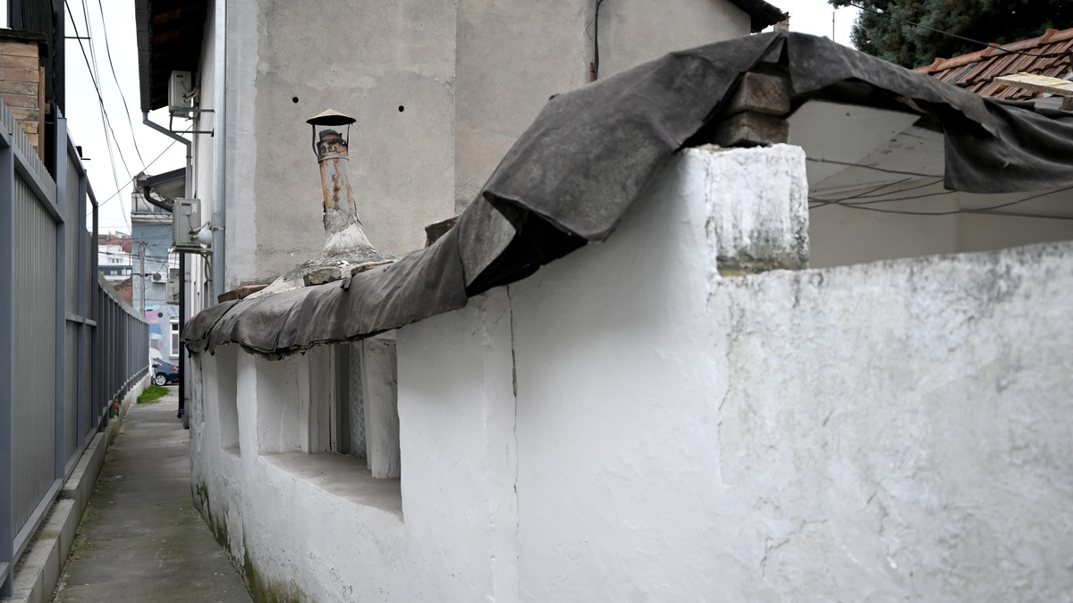 (Foto, video) Najuža ulica u Beogradu je centru grada: Dve osobe ne mogu da se miomiđu