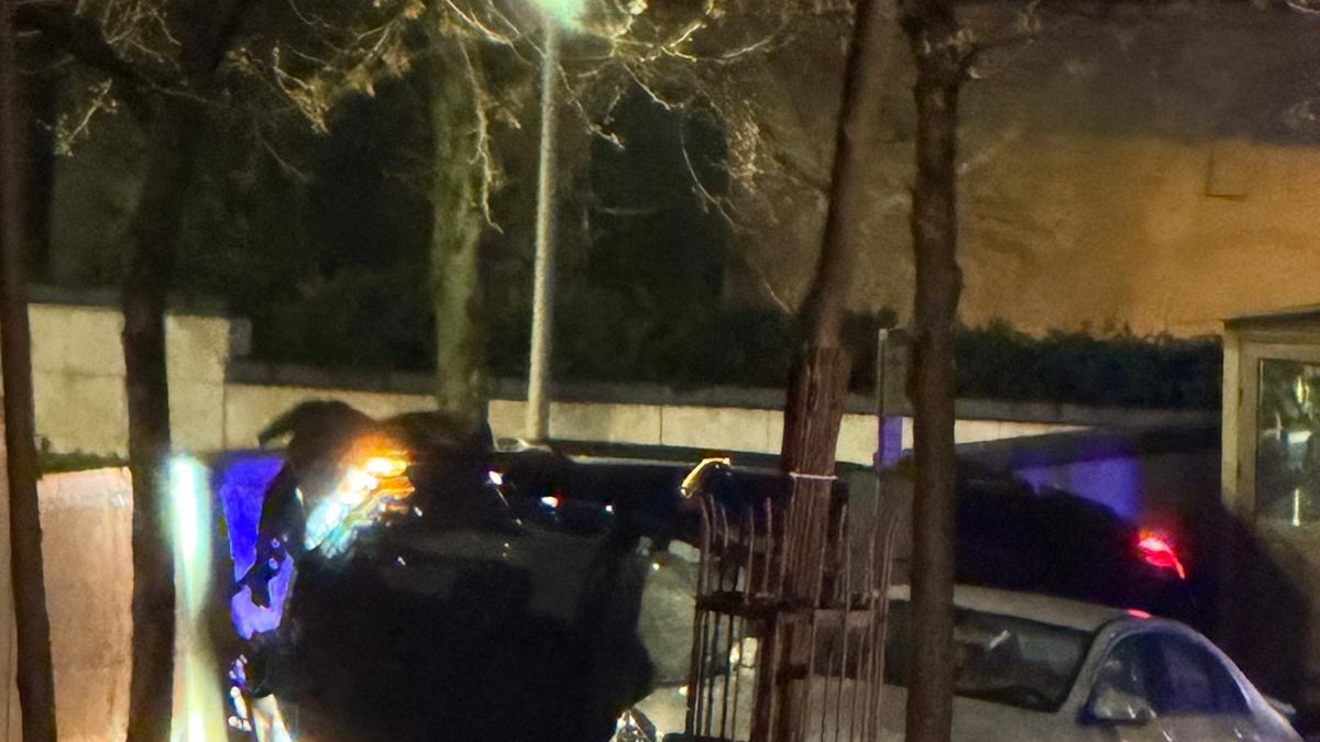 Sudario se s mercedesom, pa se prevrnuo: Teška nesreća na Dedinju