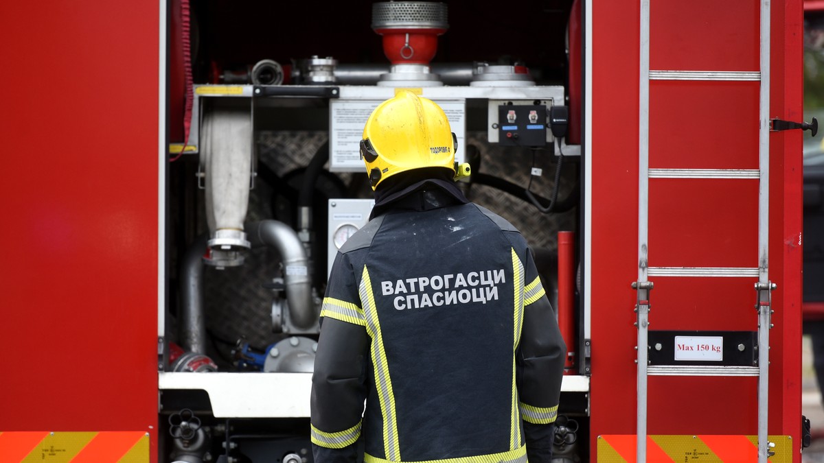 Požar zahvatio preduzeće na Čukarici: Pričinjena ogromna šteta