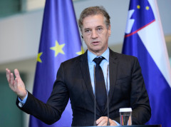 Golob čestitao Peteru Mađaru na ubedljivoj izbornoj pobedi