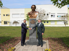 Obnovljen spomenik Tarasu Ševčenku u Novom Sadu