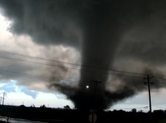 Tornado pogodio grad Enid u Oklahomi, zatvorena vazduhoplovna baza