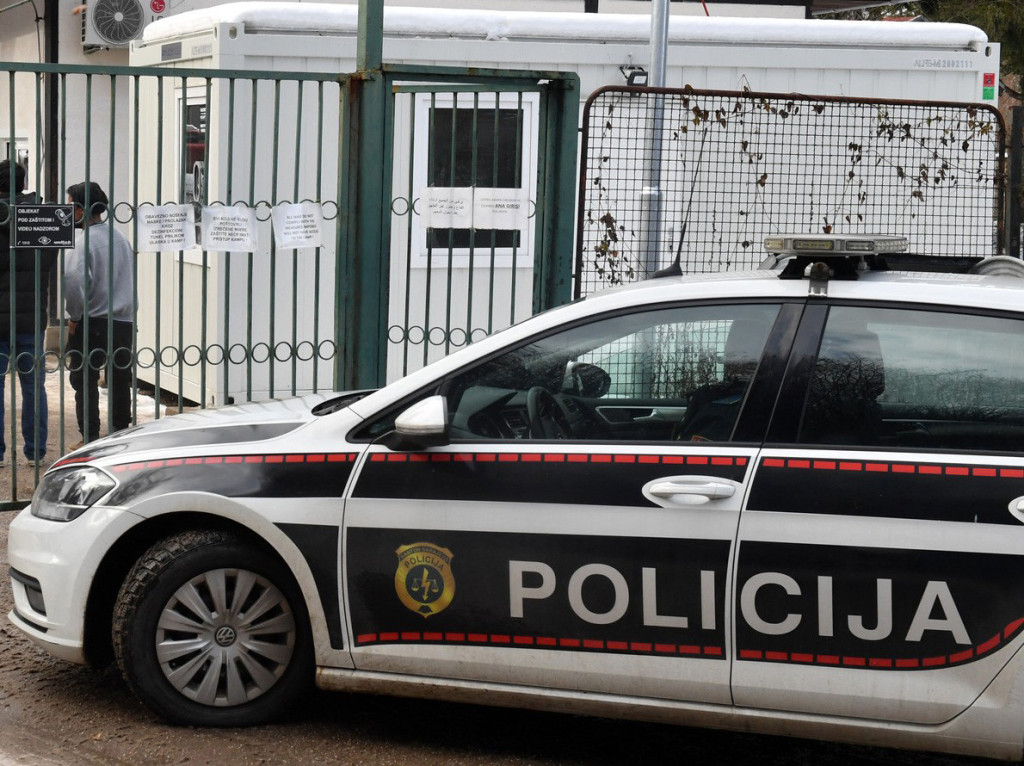 Bežao od policije sa detetom u kolima