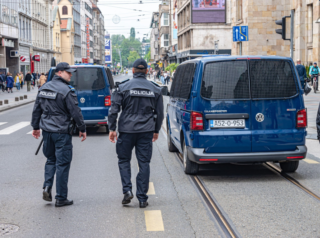 Maloletnik silovao sestru ometenu u razvoju