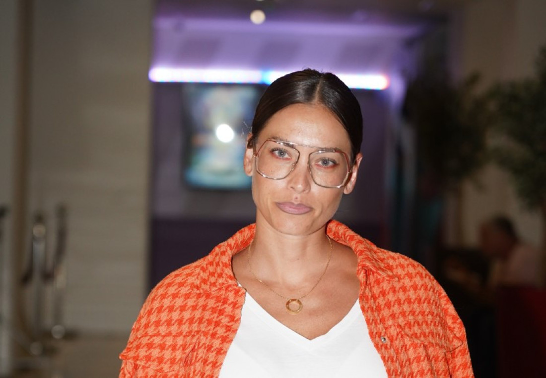 Ostavili joj poklon na vratima!