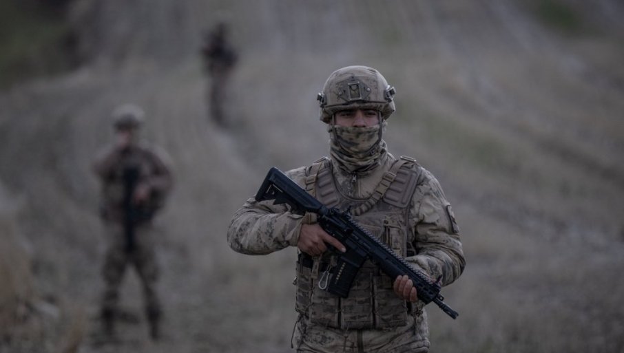 TURSKA POKRENULA VOJNE OPERACIJE ŠIROM ZEMLJE: Privedeno oko 200 osumnjičenih