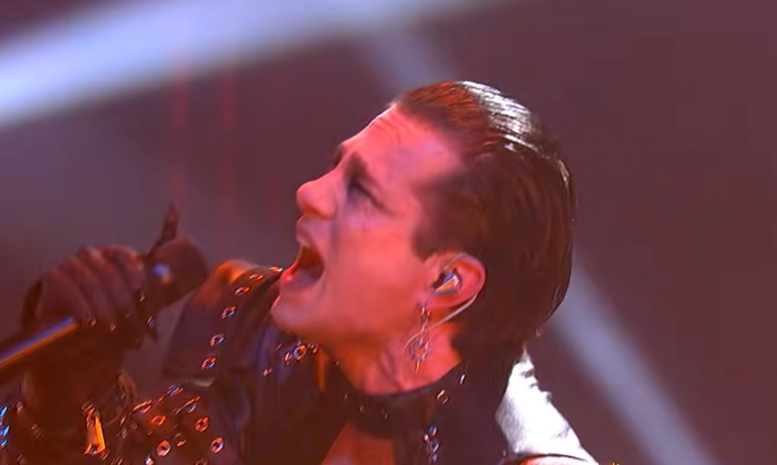 Stranci odlepili za novom verzijom pesme „Kraj mene“