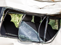 Automobil pao sa visine od 20 metara i zapalio se, poginulo pet osoba