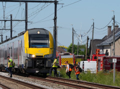 U sudaru školskog minibusa i voza u Belgiji poginule četiri osobe