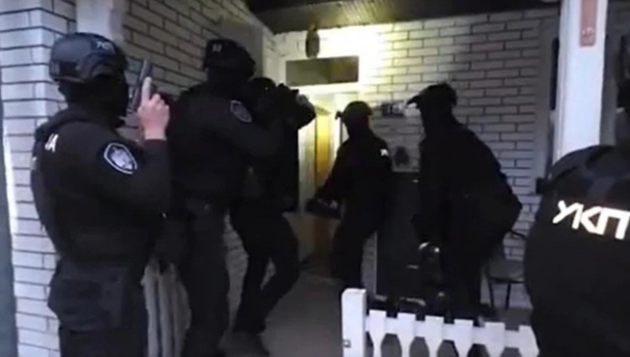 Sprečeno teško ubistvo u Beogradu: Policija uhapsila sina, majku i maloletnika