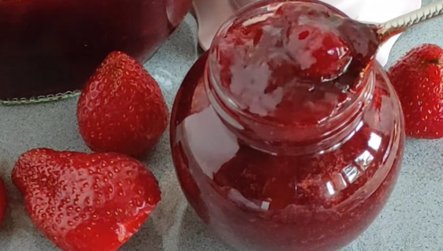 DOMAĆI DžEM OD JAGODA: Jednostavan recept koji ne zahteva želatin ni rafinisani šećer