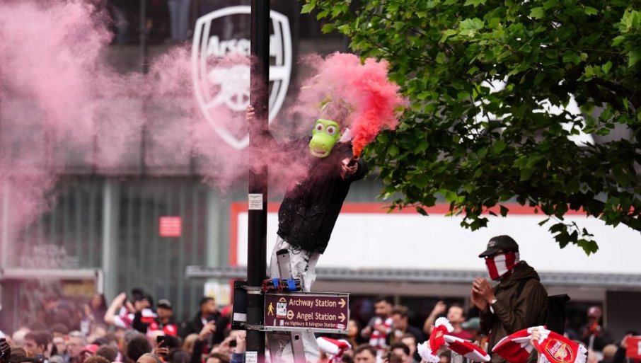 ARSENAL JE ŠAMPION ENGLESKE! Mančester siti se okliznuo protiv Bornmuta, „tobdžije“ prvaci nakon više od dve decenije