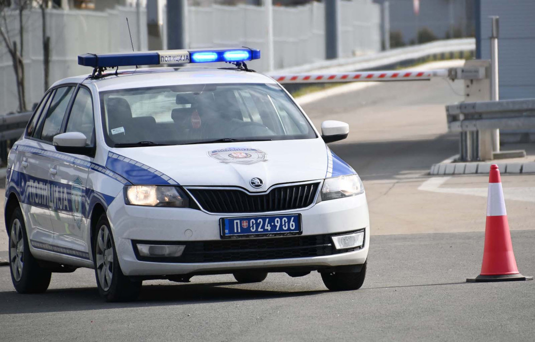 Pijan nudio keš, pa dao gas „audija“