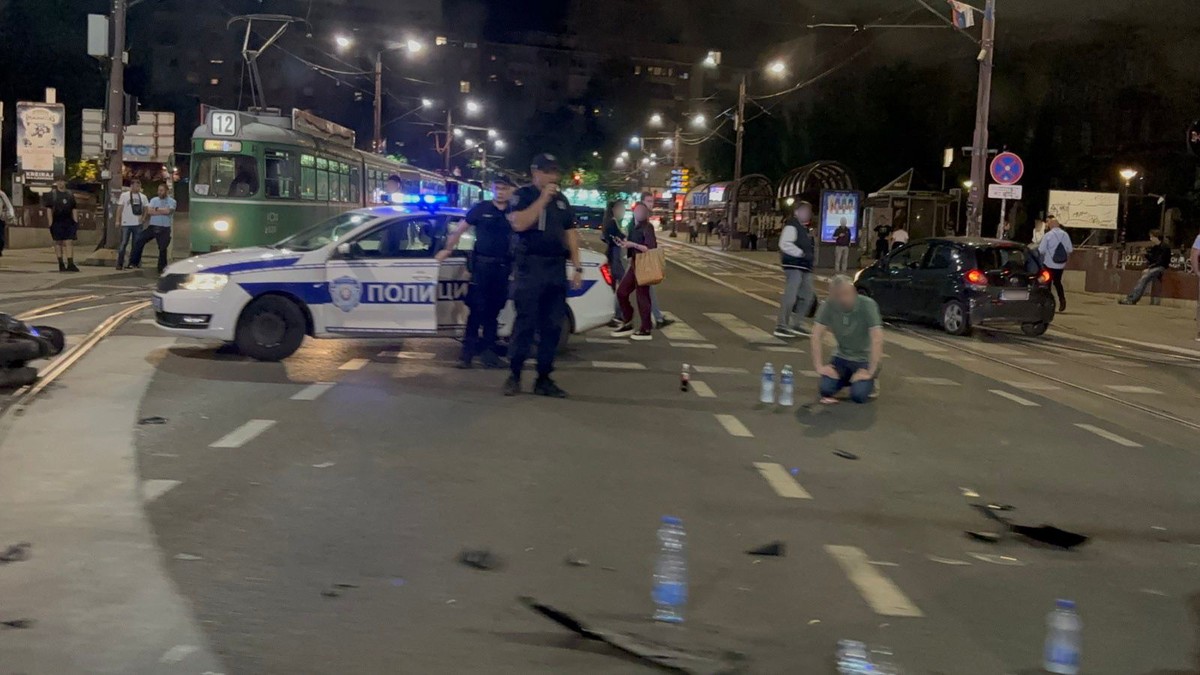 Teška nesreća kod Vukovog spomenika: Srča svuda po putu (Foto)