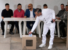 Završeni predsednički izbori u Kolumbiji, desničarski kandidat u blagom vođstvu