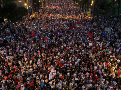 Demonstranti srušili ogradu oko gradilišta odmarališta Džareda Kušnera