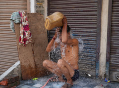 Indiju pogodio toplotni talas, u Delhiju izmereno 43,5 stepeni, a na suncu 64