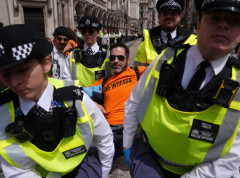 Demonstranti pred sudom nezadovoljni zabranom grupe Palestine Action