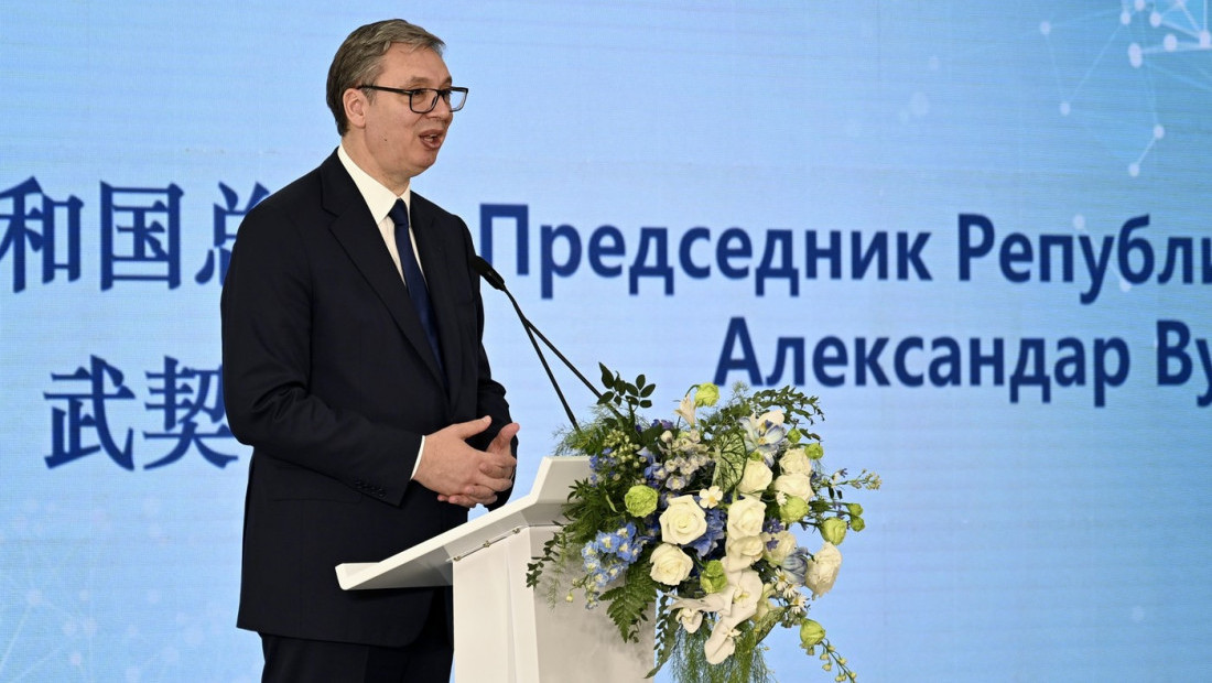 Vučić prisustvuje izložbi Sinhue u Kineskom centru
