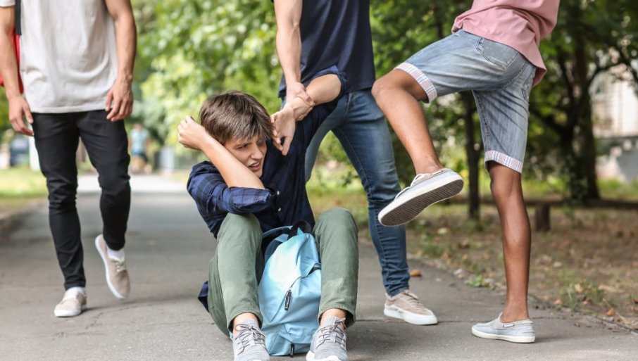 SEKSUALNO UZNEMIRAVALI VRŠNJAKA? Prijavljen slučaj vršnjačkog nasilja u osnovnoj školi kod Čačka