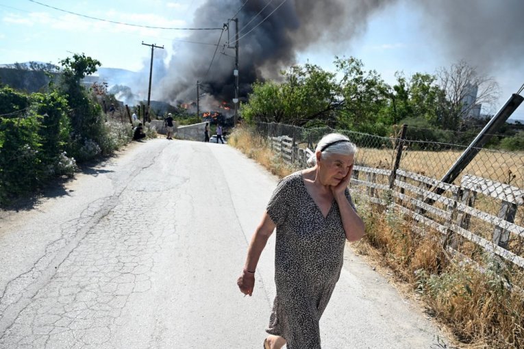 SRPSKI TURISTI U OPASNOSTI: Požar na Krfu!