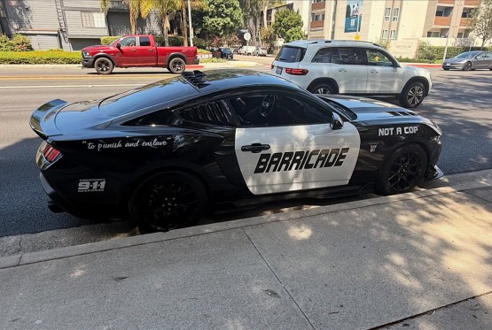 Vozio policijski auto iz Transformersa, pa ga kaznila prava policija (FOTO)