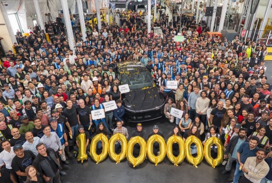 Tesla ispisala novu stranicu istorije: Proizvela 10-milionito vozilo (VIDEO)