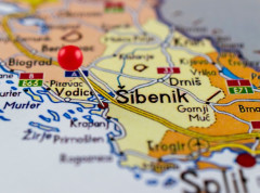 Grad naložio uklanjanje mobilnih WC-a sa mesta gde je streljan Rade Končar