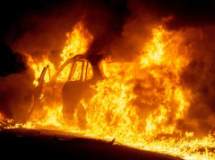 U Zagrebu izgorelo 10 automobila u auto-servisu