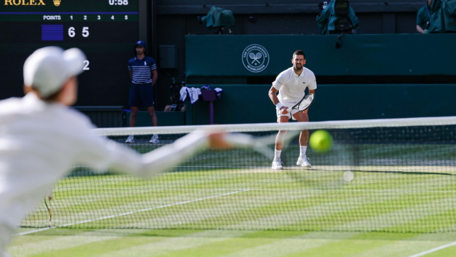 Novak Đoković i Janik Siner u klinču za finale Vimbldona