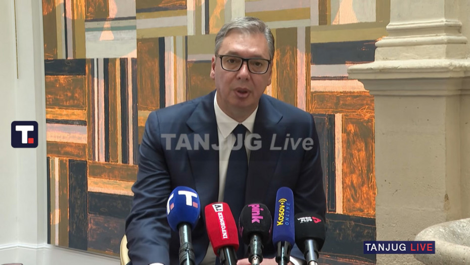 Vučić se obraća nakon parade u Parizu