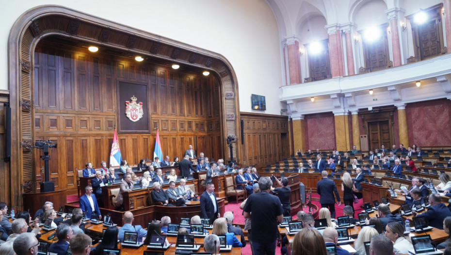 Nastavljena vanredna sednica Skupštine Srbije