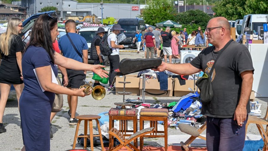 Na buvljaku se obrću milioni, ovde možete kupiti sve (FOTO)