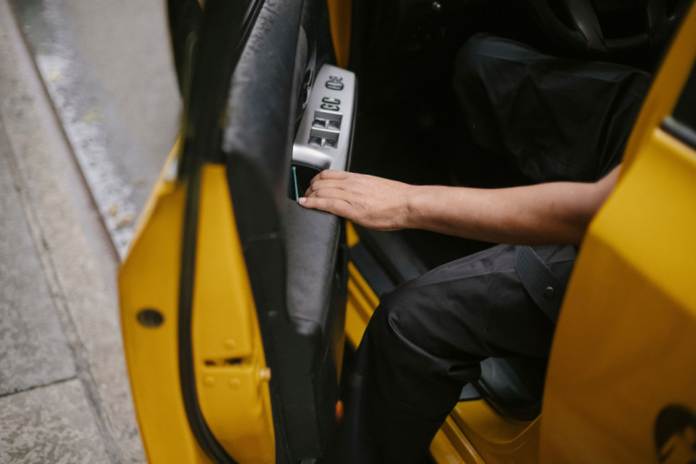 Ne palite odmah klimu na najjače: Jednostavan potez može pomoći da se automobil brže rashladi