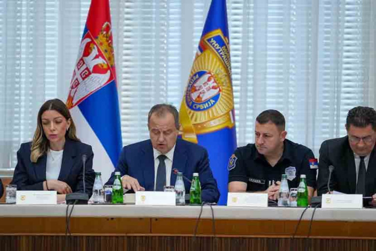 Dunav na istorijskom minimumu, država digla uzbunu: Vanredni štab doneo hitne mere!