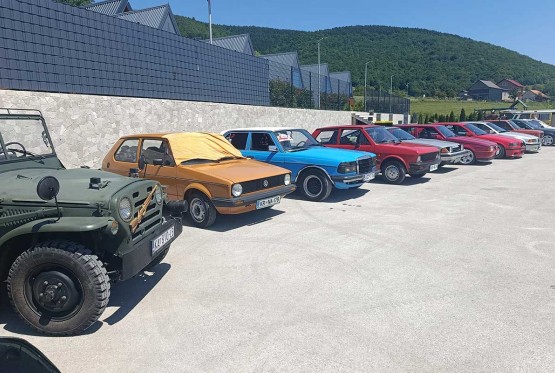 Izložba oldtajmera u Podbrdu: Najstariji primjerak iz 1929. godine