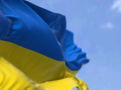Uklonjena velika zastava Ukrajine koja je bila postavljena u centru Prištine